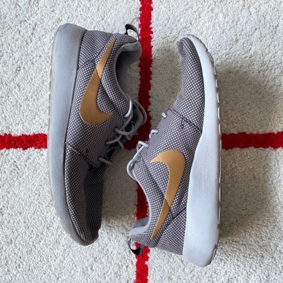 nike roshe gray